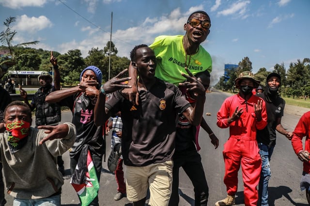 Des manifestants ont défilé à travers le Kenya le 25 juin en mémoire des victimes de la de la mobilisation contre le projet de loi de finances un an plus tôt.