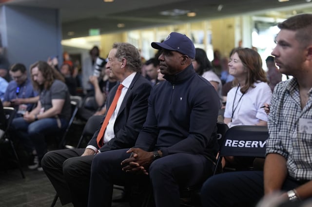 FILE: Barry Bonds in attendance during Rafael Devers’ introductory press conference for the San Francisco Giants at Oracle Park on June 17, 2025, in San Francisco.