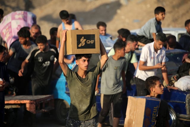 Sur la route de Salah al-Din près du camp de réfugiés de Nuseirat dans la bande de Gaza, le 25 juin 2025.