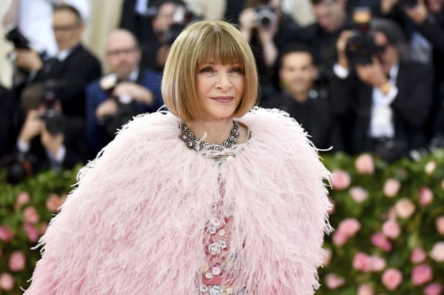 La editora de Vogue Anna Wintour asiste a la gala benéfica del Instituto del Traje del Museo Metropolitano de Arte el 1 de marzo