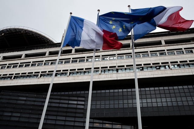 L’Insee dira jeudi si la dette colossale de la France, qui dépasse 3,300 milliards d’euros, a encore gonflé au premier trimestre, en pleines turbulences politiques pour le pays