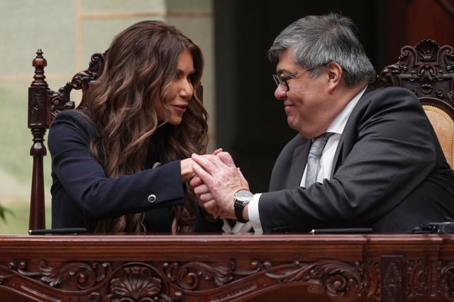 U.S. Homeland Security Secretary Kristi Noem, left, shakes hands with Guatemalan Interior Minister Francisco Jimenez, at a signing ceremony at the National Palace in Guatemala City, Thursday, June 26, 2025.
