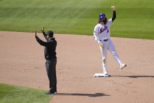 Mets&#39; Jesse Winker is still a fan favorite even while sidelined.