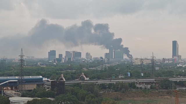 Noida fire news (Credits: X/@AkaskSoni)
