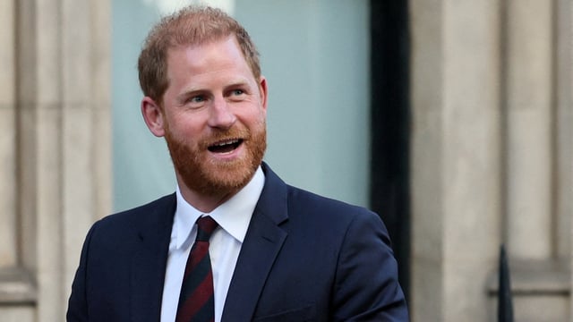 Sources indicate Prince Harry's desire to return to the Royal Family, focusing on securing royal titles for his children, despite doubts from royal aides regarding the likelihood of their reintegration. REUTERS/Isabel Infantes/File Photo