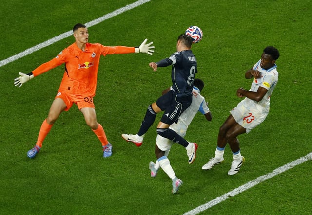 Soccer Football - FIFA Club World Cup - Group H - RB Salzburg v Real Madrid - Lincoln Financial Field, Philadelphia, Pennsylvania, U.S. - June 26, 2025 RB Salzburg's Christian Zawieschitzky in action with Real Madrid's Federico Valverde REUTERS/Susana Vera