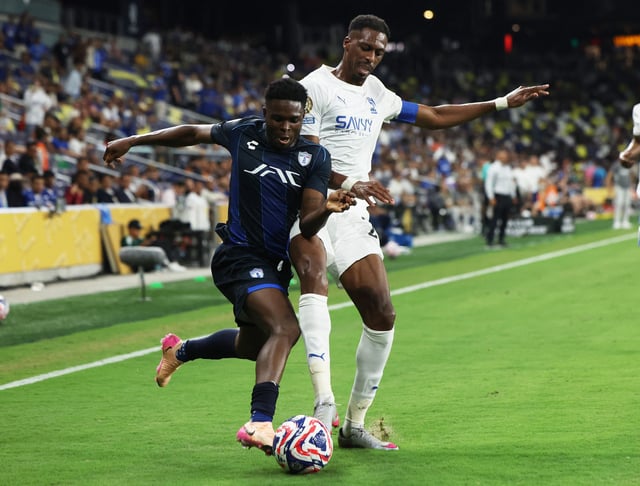 Soccer Football - FIFA Club World Cup - Group H - Al Hilal v Pachuca - Geodis Park, Nashville, Tennessee, U.S. - June 26, 2025 Pachuca's Aviles Hurtado in action with Al Hilal's Mohamed Kanno REUTERS/Evelyn Hockstein