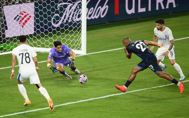 Soccer Football - FIFA Club World Cup - Group H - Al Hilal v Pachuca - Geodis Park, Nashville, Tennessee, U.S. - June 26, 2025 Al Hilal's Yassine Bounou saves a shot on goal by Pachuca's Salomon Rondon IMAGN IMAGES via Reuters/Steve Roberts