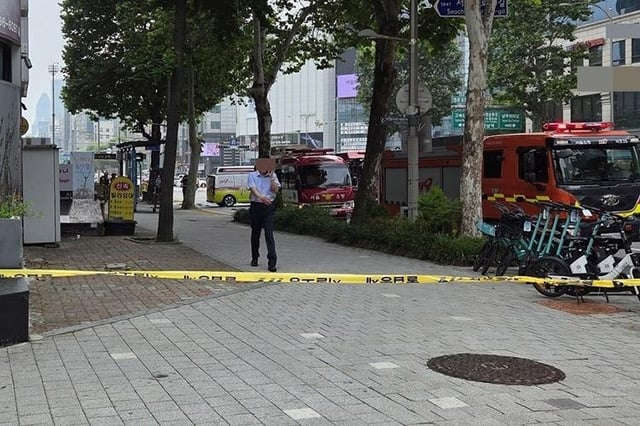 This photo provided by a reader shows a gas pipe accident near Seoul National University of Education Station in Seocho Ward in Seoul on June 27, 2025. (PHOTO NOT FOR SALE) (Yonhap)
