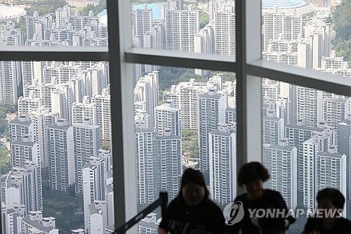 This photo shows apartment buildings in Seoul, viewed from Seoul Sky on June 8, 2025. (Yonhap)