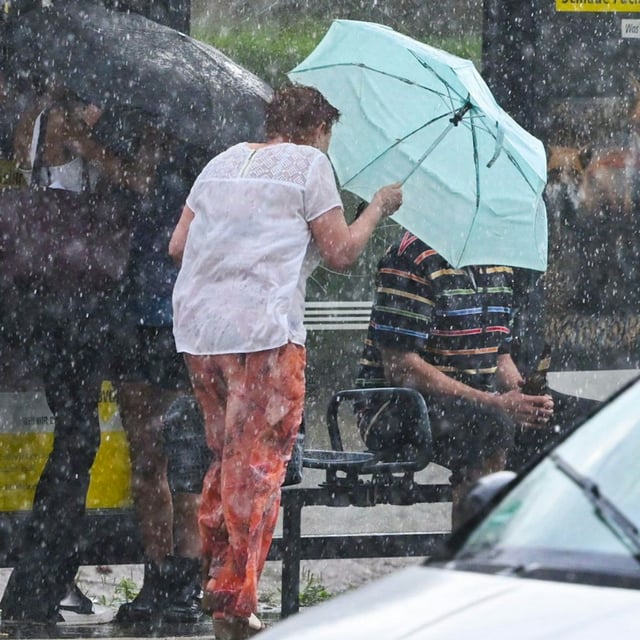 Starke Regenfälle gehen in Karlshorst nieder.