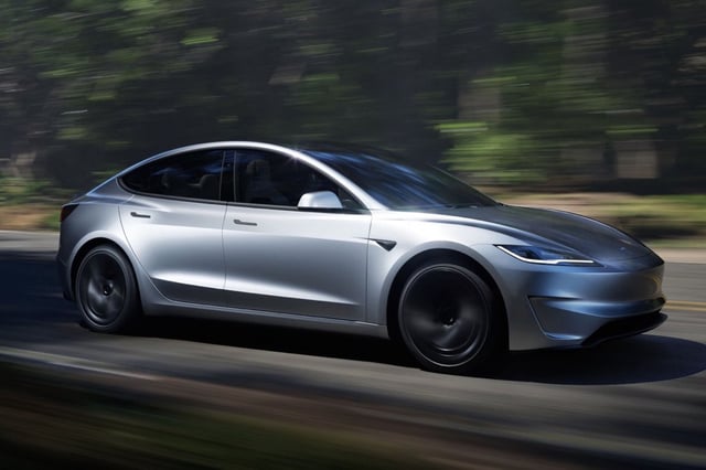 tesla model 3 2024 08