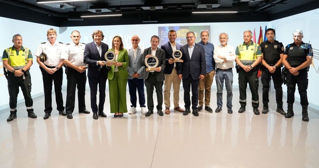Foto de familia de la presentación del Rallye Rías Baixas.  |  Adrián Irago