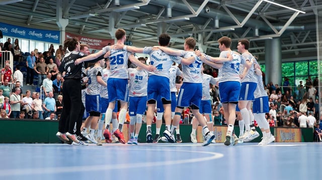Das Team aus Dessau bejubelt den Sieg