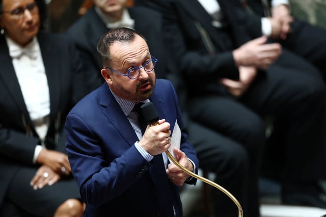 Ce découpage est le fruit d’un travail «réalisé avec les préfets, les agences régionales de santé, les élus locaux, et également les professionnels de santé, pour identifier les secteurs particulièrement désertiques», a détaillé le ministre.