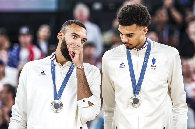 Rudy Gobert et Victor Wembanyama regarderont l’EuroBasket... à la TV.