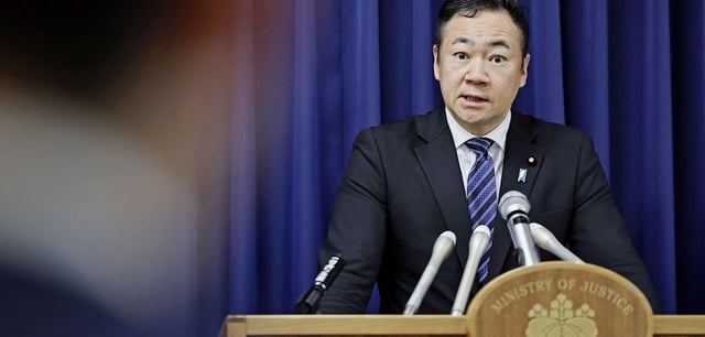 Der japanische Justizminister Keisuke Suzuki informiert die Öffentlichkeit nach der Hinrichtung des Serienmörders