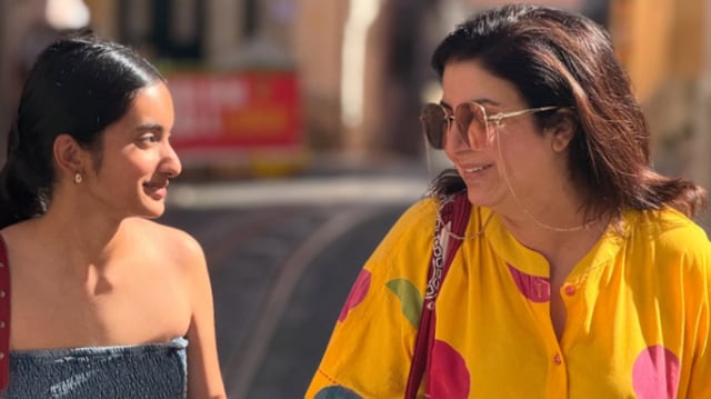Farah Khan shares an adorable picture with daughter Diva.