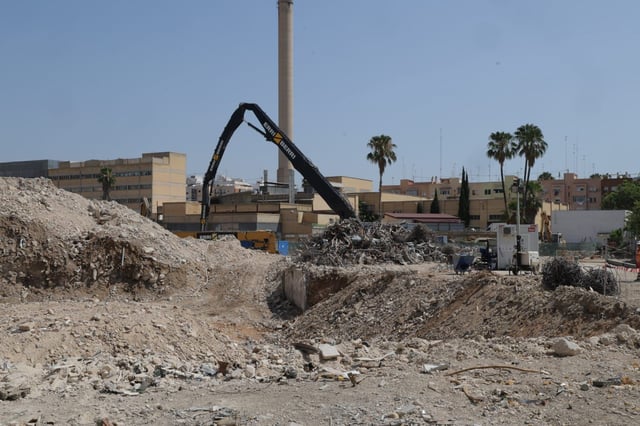 Solar de la antigua La Fe en el que la conselleria acaba de anunciar la construcción del nuevo Arnau de Vilanova