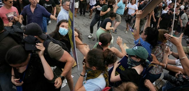 Echauffourées entre des membres du collectif d'extrême droite Nemesis et des sympathisant du Nouveau front populaire à Paris le 27 juin 2024