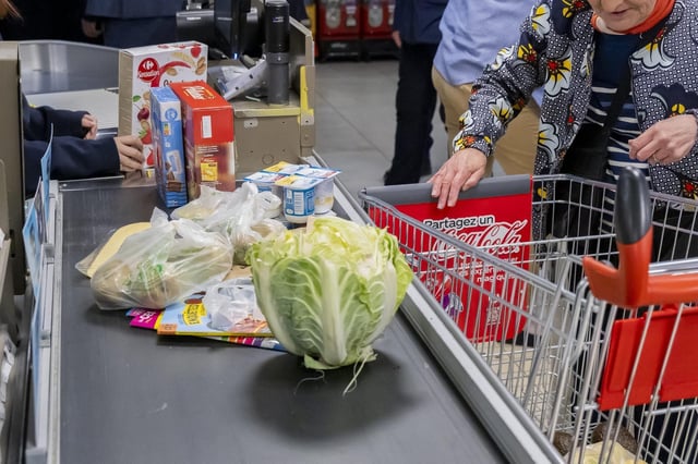L’inflation en France a augmenté de 0,9 % en juin sur un an, indique l’Insee. Une légère accélération par rapport à mai (0,7 %) mais un score qui reste historiquement bas depuis quatre ans.