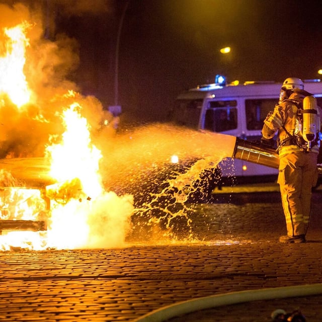 Ein Autobrand in Berlin.
