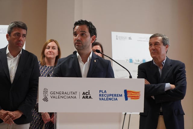 Presentación del Campus Sanitario Avanzado de Paterna. Sagredo con Mazón y Gómez.