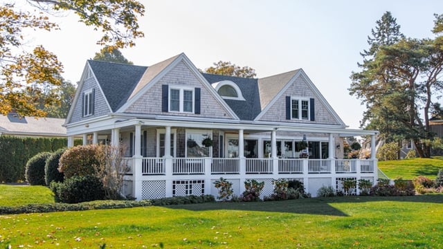 The Mortgage Research Center says the average rate for a 30-year Fixed refinance loan dropped to 6.68% and was down 2.51% since last week. 