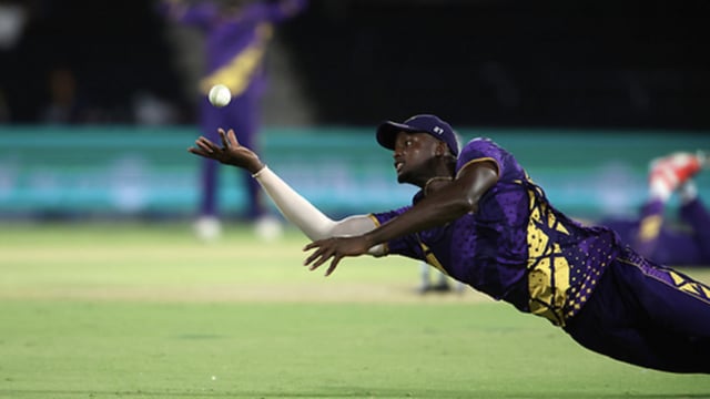 Jason Holder nearly took a one-handed blinder to force a super over in LAKR vs Washington Freedom in the MLC, with Andre Russell reacting by falling to the floor in the background.