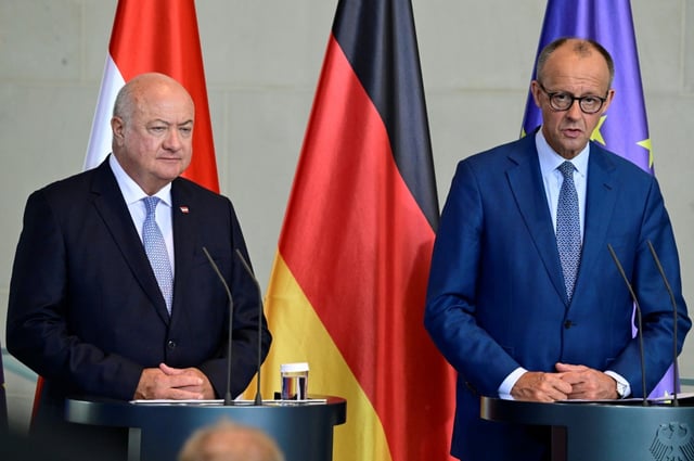 Bundeskanzler Friedrich Merz (CDU) hat die Zusammenarbeit mit Österreich an der gemeinsamen Grenze gelobt. "Ich bin auch sehr dankbar, dass wir das eng abgestimmt haben, was Grenzkontrollen zwischen Deutschland und Österreich betrifft", sagte er.