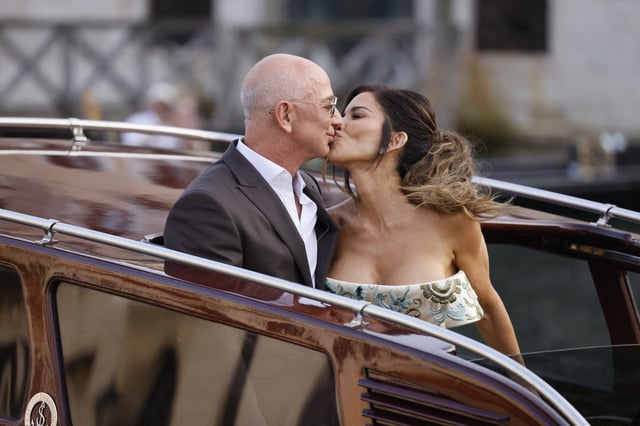 Leonardo DiCaprio, Kim Kardashian, Oprah Winfrey... En photos, l’arrivée en bateau des stars à la «Welcome Party» de Jeff Bezos et Lauren Sánchez à Venise