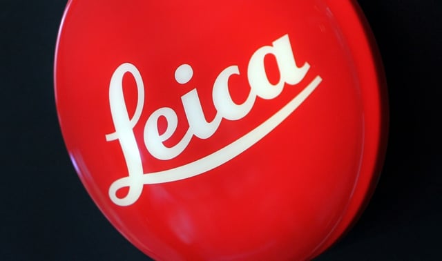 Eine Leica-Kamera aus dem Jahr 1923 ist für 7,2 Millionen Euro versteigert worden. Damit ist sie die zweitteuerste Kamera aller Zeiten. Im Jahr 2022 war bereits eine Leica-Kamera der 0-Serie für 14,4 Millionen Euro unter den Hammer gekommen.