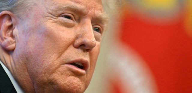 Le président américain Donald Trump dans le Bureau ovale de la Maison Blanche à Washington, le 25 février 2025