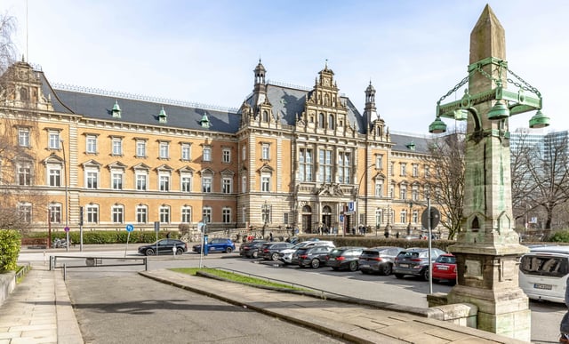 Der Prozess findet im Strafjustizgebäude statt. (Archivbild)