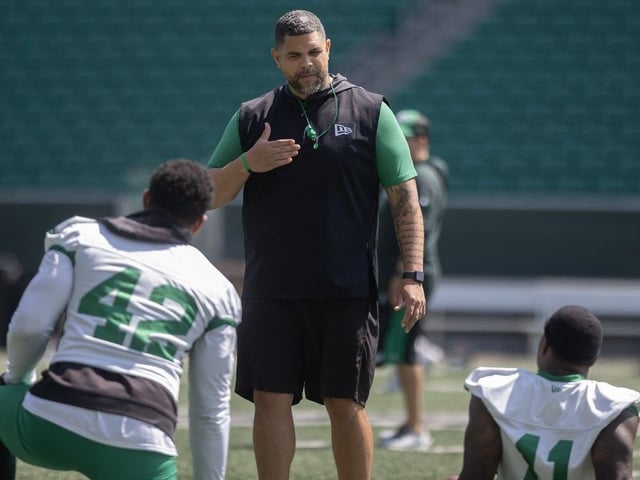  Saskatchewan Roughriders head coach Corey Mace speaks with players during practice at Mosaic Stadium on Wednesday, June 25, 2025 in Regina.