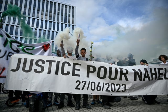 Des manifestants demandant "Justice pour Nahel", rassemblés à Nanterre, le 27 juin 2025