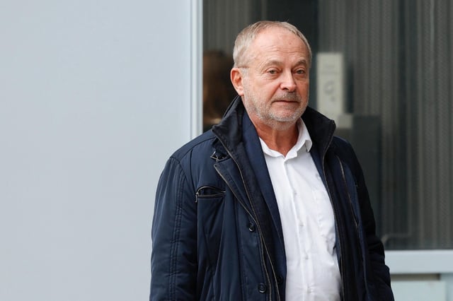 Le sénateur Joël Guerriau quittant le tribunal de Paris, après une confrontation avec la sénatrice Sandrine Josso, Paris, 6 novembre 2024.