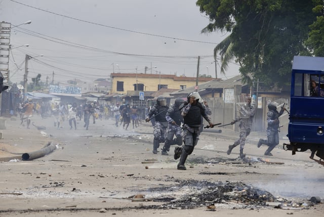 Demonstrators engage police during a protest calling for President Faure Gnassingbe's resignation in Lome, Togo, Thursday, June 26, 2025. (AP Photo/Erick Kaglan)
