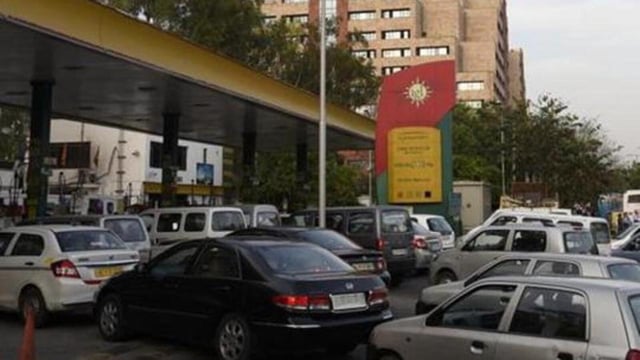 Delhi has 382 petrol and diesel stations. (HT Archive)