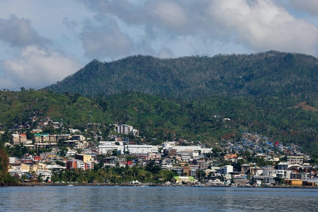 Vue de Mamoudzou, la capitale de Mayotte, le 21 avril 2025