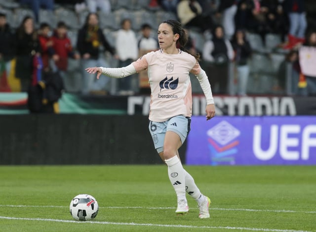Soccer Football - Women's Nations League - League A - Portugal v Spain - Estadio Capital do Movel, Pacos de Ferreira, Portugal - April 4, 2025  Spain's Aitana Bonmati during the warm up before the match REUTERS/Miguel Vidal
