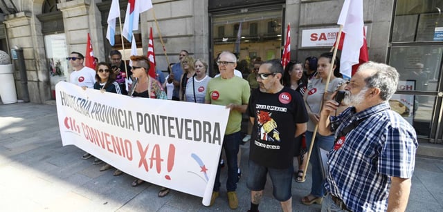 Protesta de la CIG, este viernes frente a un hotel en Vigo. |  Pablo H. Gamarra