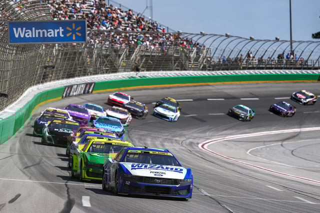 Ryan Blaney (12) leads the field coming down the front stretch after Turn 4 during the Quaker State 400 at Atlanta Motor Speedway on Sept 8, 2024.