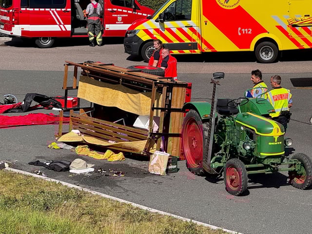In Reinsdorf bei Zwickau ist ein Kutschenanhänger umgekippt. Elf Menschen wurden verletzt.