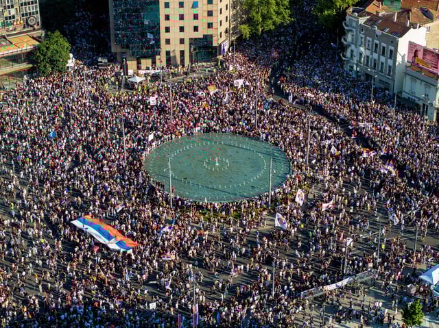 A drone view shows Serbian students and other demonstrators participating in an anti-government protest demanding snap elections at the Slavija square, in Belgrade, Serbia, June 28, 2025. REUTERS/Djordje Kojadinovic 