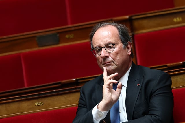 François Hollande annonce qu'il votera la motion de censure du PS contre le gouvernement Bayrou