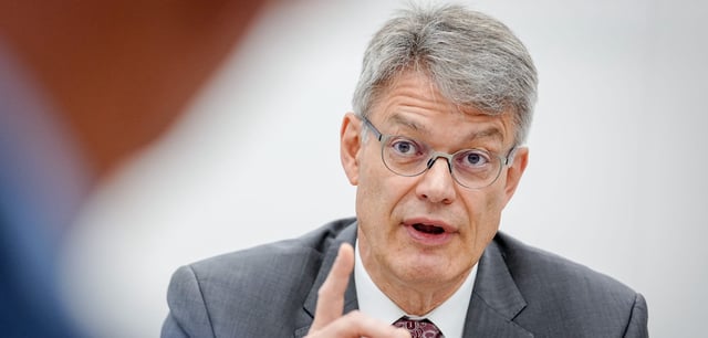 Bundesverkehrsminister Patrick Schnieder (CDU) ist unzufrieden mit der Deutschen Bahn