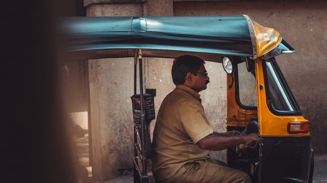 Karnataka transport minister warns auto drivers against over-charging