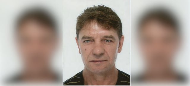 Die Polizei fahndet mit diesem Bild nach dem 61-Jährigen, der eine dreiköpfige Familie ermordet haben soll.