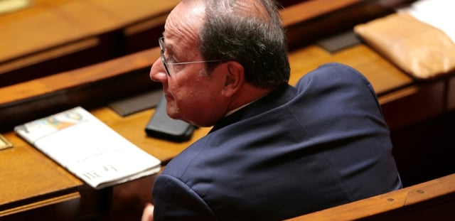 François Hollande, redevenu député PS, à l'Assemblée nationale à Paris le 25 juin 2025